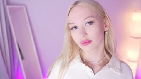 Snapshot of party_4_u chatting on 19, 11, 2025 Sofi online show from 19, 11, 2025