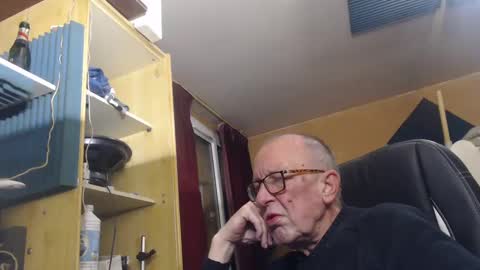 pascal88881 online show from 8, 1, 2025