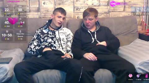 Max tall dark-haired guy with tattoos and Phil blond-haired online show from 30, 3, 2026