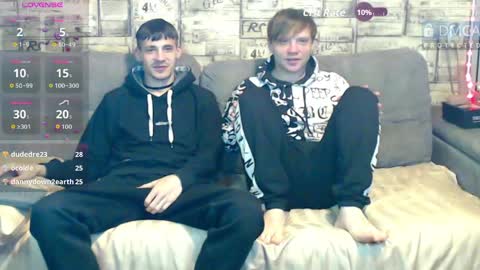 Max tall dark-haired guy with tattoos and Phil blond-haired online show from 15, 5, 2026
