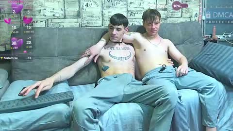 Max tall dark-haired guy with tattoos and Phil blond-haired online show from 2, 6, 2026
