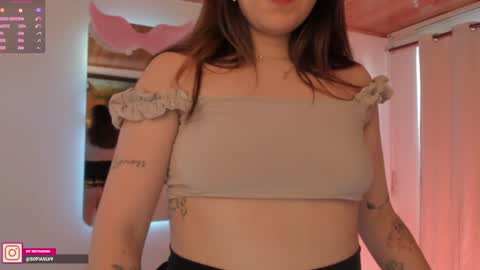 Snapshot of pau_cute chatting on 2, 12, 2024 Sofa online show from 2, 12, 2024