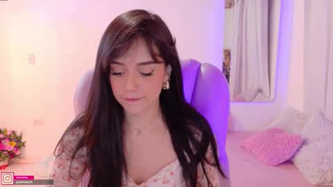 Snapshot of pau_cute chatting on 8, 10, 2025 Sofa online show from 8, 10, 2025