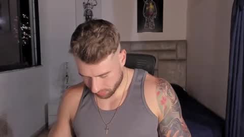 Snapshot of paul_roger chatting on 28, 10, 2025 PAUL ROGER online show from 28, 10, 2025