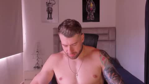 Snapshot of paul_roger chatting on 1, 11, 2025 PAUL ROGER online show from 1, 11, 2025