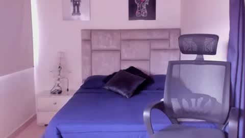 Snapshot of paul_roger chatting on 6, 11, 2025 PAUL ROGER online show from 6, 11, 2025