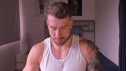 Snapshot of paul_roger chatting on 23, 11, 2025 PAUL ROGER online show from 23, 11, 2025