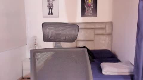 Snapshot of paul_roger chatting on 18, 12, 2025 PAUL ROGER online show from 18, 12, 2025