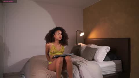 Paula online show from 8, 3, 2025