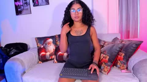 Snapshot of paulete_w chatting on 15, 12, 2025 Pau online show from 15, 12, 2025