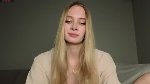 Snapshot of peachcreamcouple chatting on 28, 1, 2025 Lexy Peach online show from 28, 1, 2025