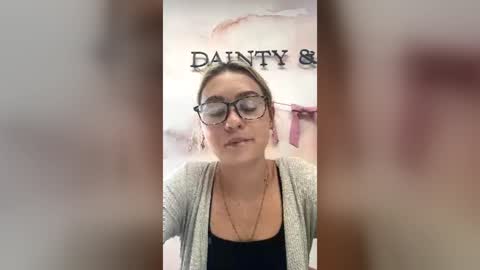 peachesncreampiezz online show from 24, 6, 2026