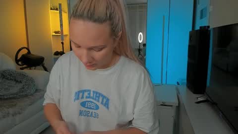 Snapshot of peachju1cy chatting on 28, 1, 2025 peachju1cy online show from 28, 1, 2025