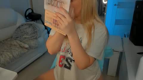 Snapshot of peachju1cy chatting on 9, 3, 2025 peachju1cy online show from 9, 3, 2025