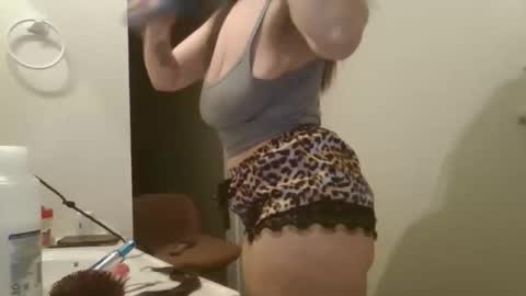 peachyhoneydrip online show from 10, 5, 2026