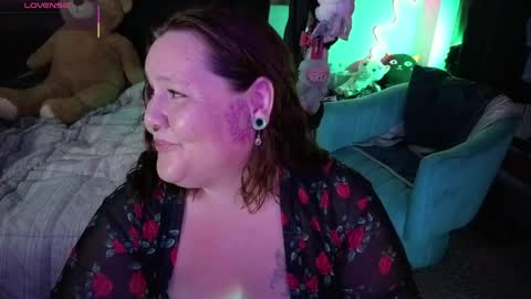 Peachy Nessa online show from 12, 5, 2026