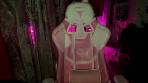 Snapshot of pearlprincess_ chatting on 15, 7, 2026 Adelina online show from 15, 7, 2026