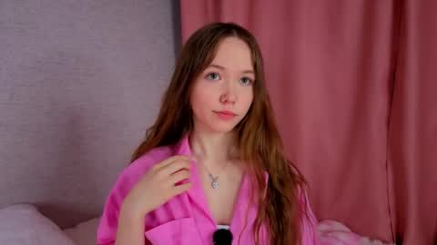 pearly_peach_ online show from 26, 4, 2026