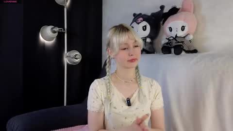 Snapshot of peek_in_my_window chatting on 18, 9, 2025 tony online show from 18, 9, 2025