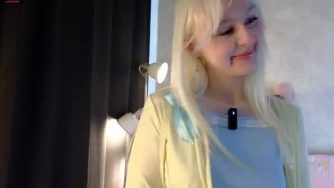 Snapshot of peek_in_my_window chatting on 23, 9, 2025 tony online show from 23, 9, 2025