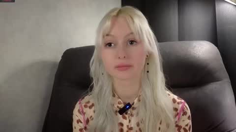 Snapshot of peek_in_my_window chatting on 30, 9, 2025 tony online show from 30, 9, 2025