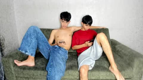 Snapshot of pelusos_mens chatting on 18, 4, 2026 CAIN-19 ALLEN-18 RONALD-18 AUSTIN-18 MOD DANTE online show from 18, 4, 2026