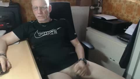 Snapshot of pemue65 chatting on 8, 6, 2026 Pemue65 online show from 8, 6, 2026
