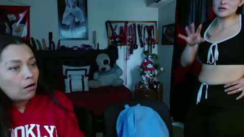 Snapshot of penelopeandmarilyn chatting on 25, 6, 2026 Penelope and my girlfriend Marilyn online show from 25, 6, 2026