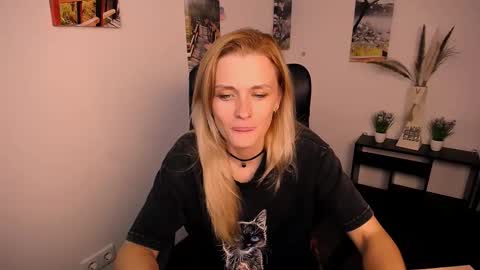 Snapshot of peppymia chatting on 9, 9, 2025 Mia online show from 9, 9, 2025