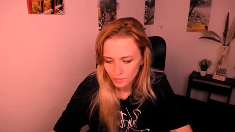 Snapshot of peppymia chatting on 13, 9, 2025 Mia online show from 13, 9, 2025