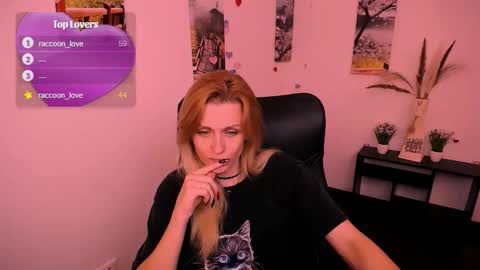 Snapshot of peppymia chatting on 19, 9, 2025 Mia online show from 19, 9, 2025