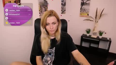 Snapshot of peppymia chatting on 22, 9, 2025 Mia online show from 22, 9, 2025