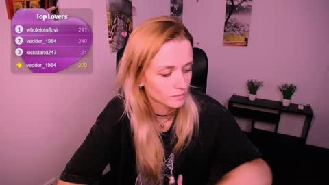 Snapshot of peppymia chatting on 26, 9, 2025 Mia online show from 26, 9, 2025