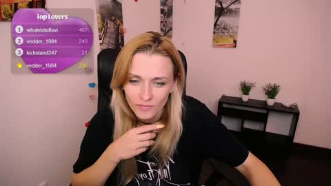 Snapshot of peppymia chatting on 30, 9, 2025 Mia online show from 30, 9, 2025