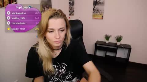 Snapshot of peppymia chatting on 30, 9, 2025 Mia online show from 30, 9, 2025