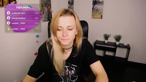 Snapshot of peppymia chatting on 3, 10, 2025 Mia online show from 3, 10, 2025