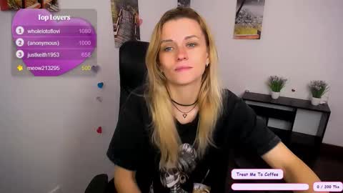 Snapshot of peppymia chatting on 15, 10, 2025 Mia online show from 15, 10, 2025