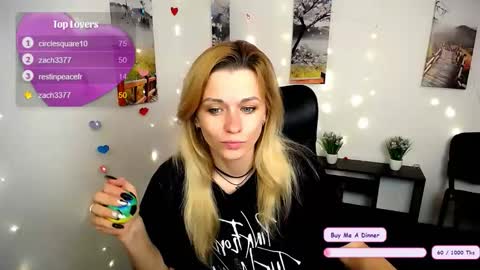 Snapshot of peppymia chatting on 4, 11, 2025 Mia online show from 4, 11, 2025