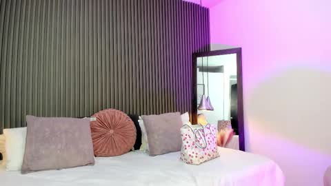 Snapshot of pervert_lizza chatting on 22, 10, 2025 Lizza online show from 22, 10, 2025