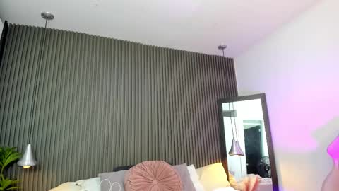 Snapshot of pervert_lizza chatting on 24, 10, 2025 Lizza online show from 24, 10, 2025