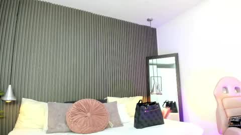 Snapshot of pervert_lizza chatting on 25, 10, 2025 Lizza online show from 25, 10, 2025