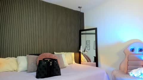 Snapshot of pervert_lizza chatting on 22, 11, 2025 Lizza online show from 22, 11, 2025