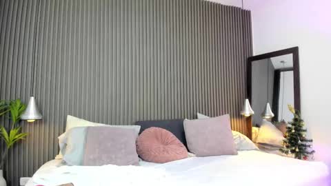 Snapshot of pervert_lizza chatting on 5, 12, 2025 Lizza online show from 5, 12, 2025