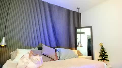 Snapshot of pervert_lizza chatting on 16, 12, 2025 Lizza online show from 16, 12, 2025