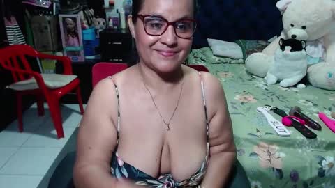 Snapshot of pervert_mommy_x chatting on 10, 3, 2025 SAMY online show from 10, 3, 2025