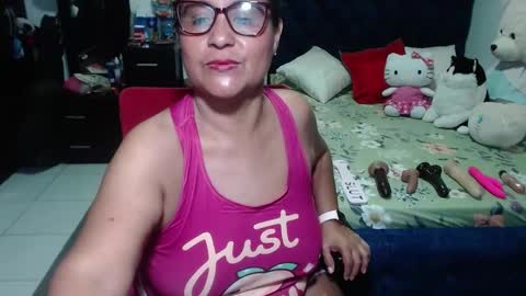 Snapshot of pervert_mommy_x chatting on 12, 9, 2025 SAMY online show from 12, 9, 2025