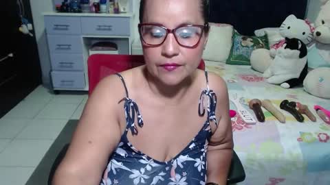 Snapshot of pervert_mommy_x chatting on 8, 11, 2025 SAMY online show from 8, 11, 2025