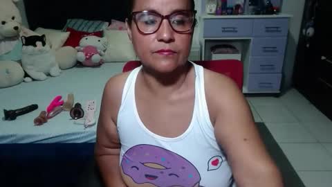 Snapshot of pervert_mommy_x chatting on 14, 11, 2025 SAMY online show from 14, 11, 2025