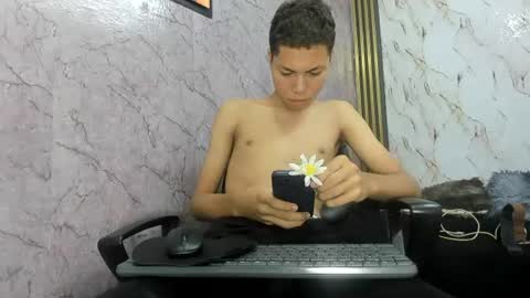 Snapshot of petal_bigx19 chatting on 13, 7, 2026 petal_bigx19 online show from 13, 7, 2026