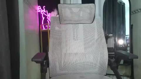 Snapshot of petit_soflexx chatting on 28, 10, 2025 abby online show from 28, 10, 2025